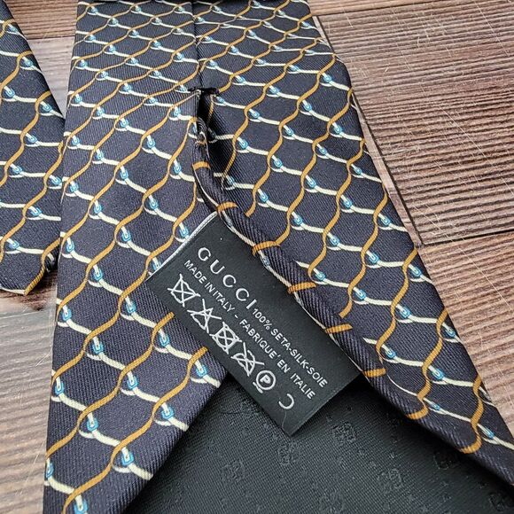 Gucci Mens Neck Tie 100% Silk Made In Italy W-3.25" x L-61" (Flaw, See Pics) - Picture 4 of 11
